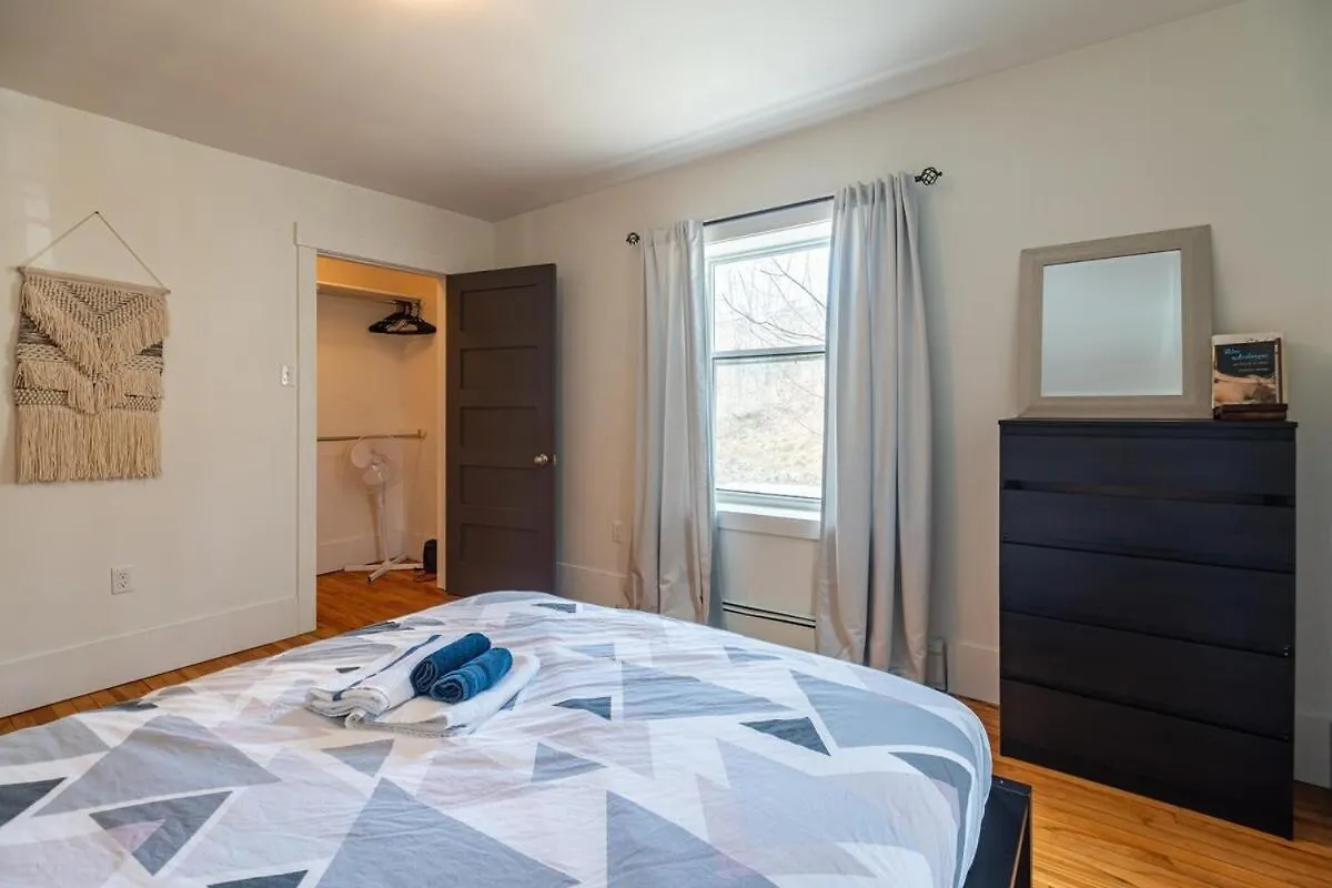 Beautiful & Spacious Apt Ac, Unit 1 Halifax