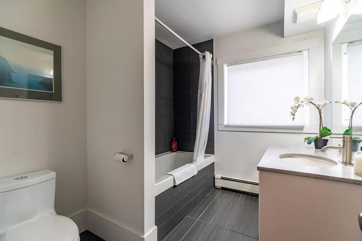 Beautiful & Spacious Apt Ac, Unit 1 Halifax Apartment