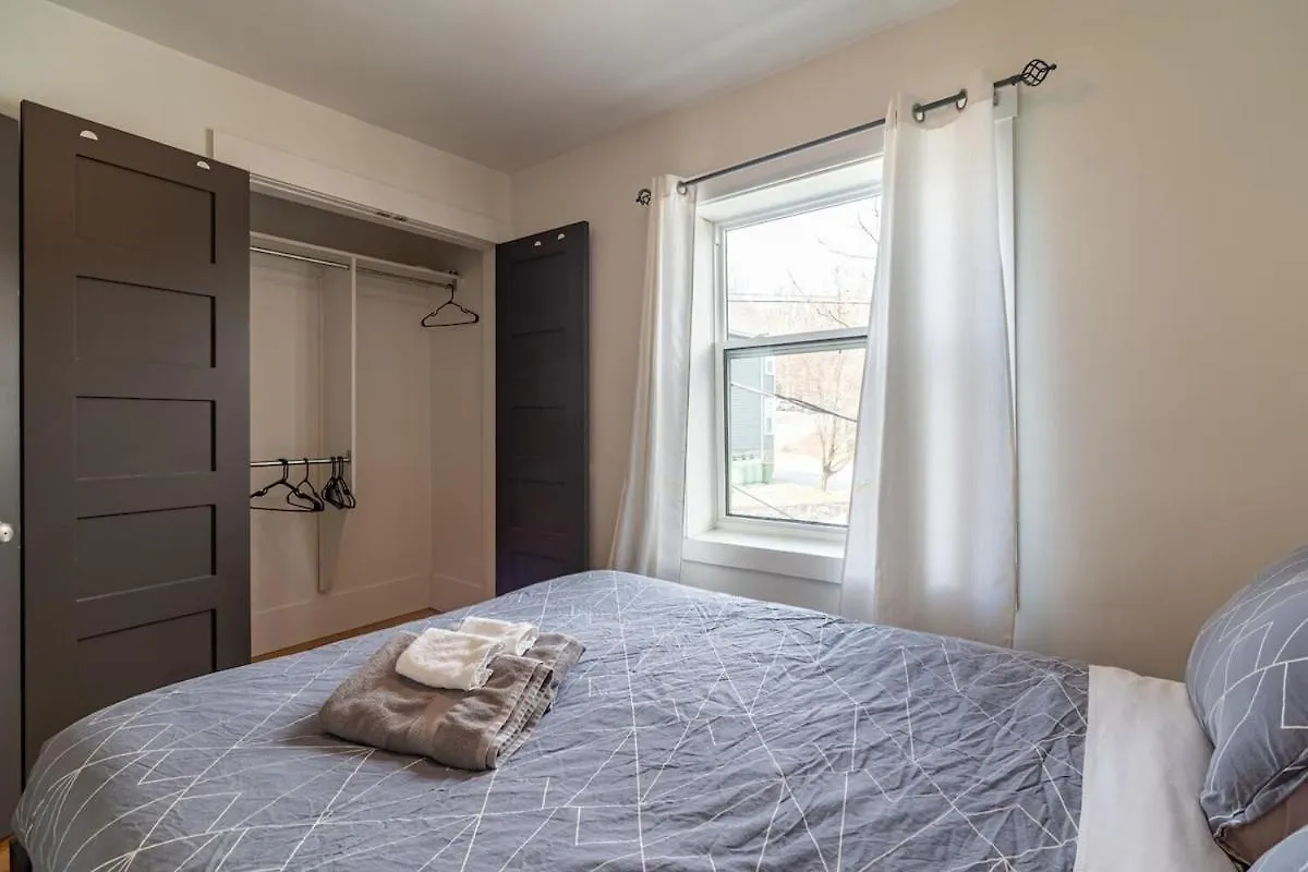 Apartment Beautiful & Spacious Apt Ac, Unit 1 Halifax Canada