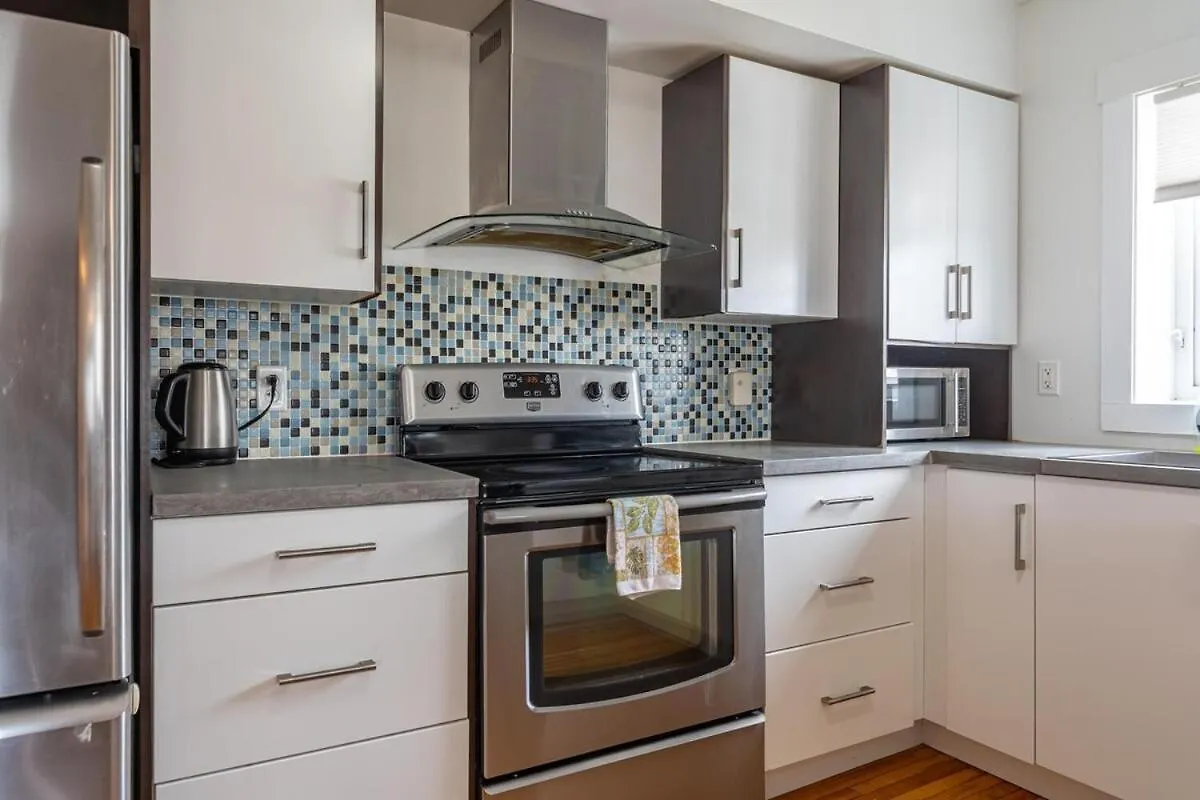 Apartment Beautiful & Spacious Apt Ac, Unit 1 Halifax