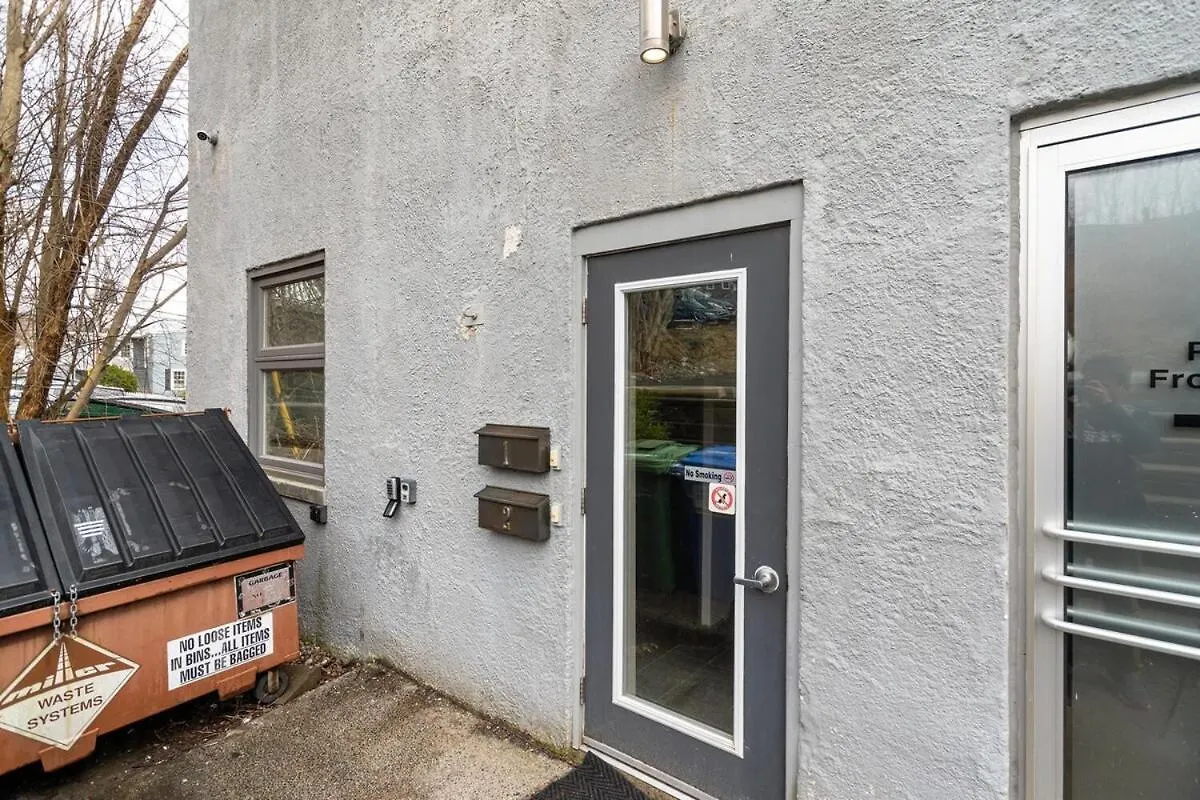 Apartment Beautiful & Spacious Apt Ac, Unit 1 Halifax